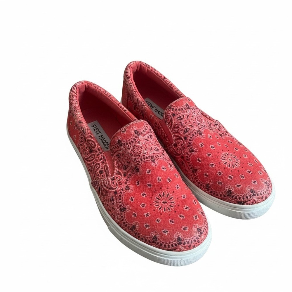 Steve Madden Womens Red Bandana Paisley Canvas Slip On Sneakers Flat Shoes